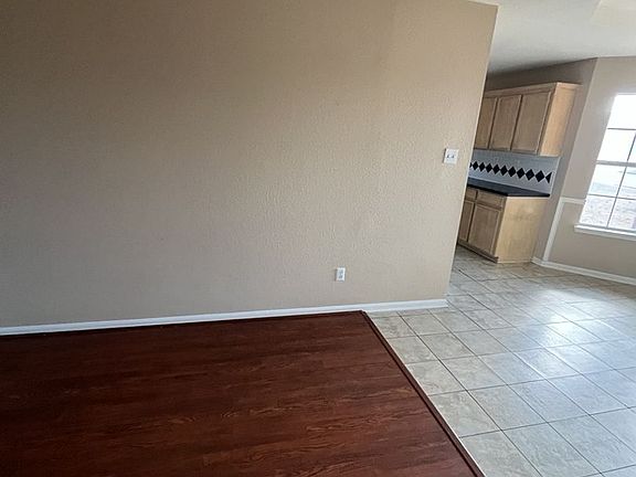 5th image of 2403 Moonstone Dr