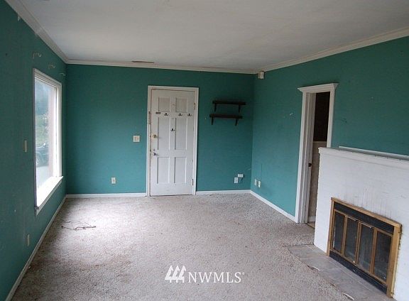 4th image of 2460 Lakeway Drive