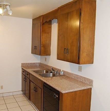 5th image of 303 W Ben Holt Dr APT 6