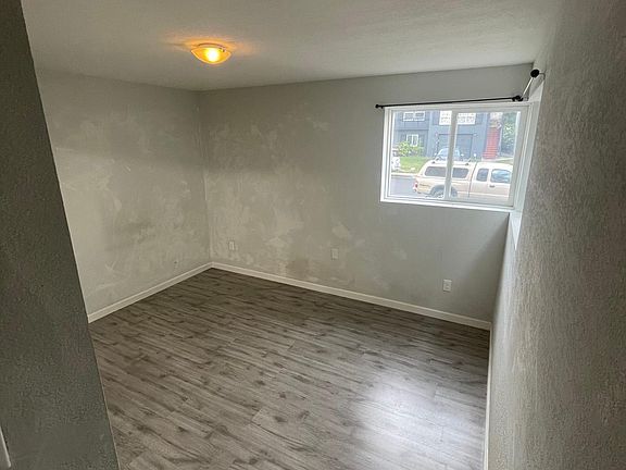5th image of 67 Montrose Ave