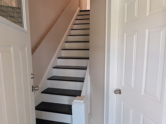 5th image of 28 Hillside Ave #2