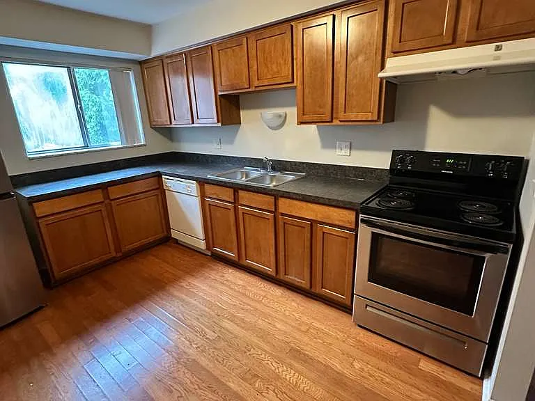 1890 Axtell Dr #5 — Photo 13