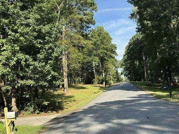 3rd image of 235 Ridge Rd