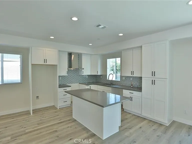 7524 Purdy Ave — Photo 5