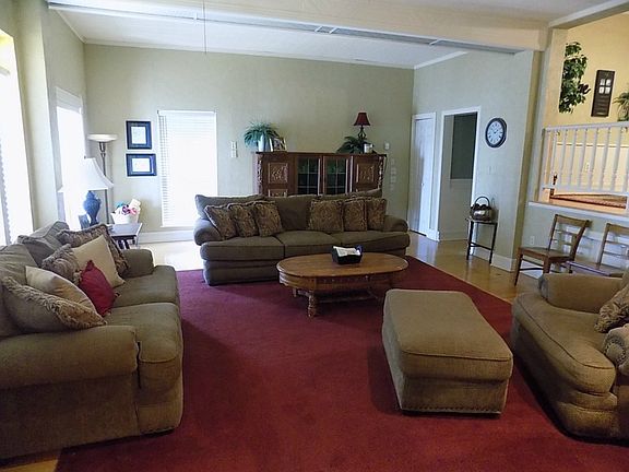 5th image of 410 Lakeside Dr
