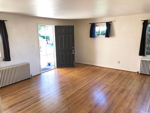 2nd image of 915 1st Ave N APT 1