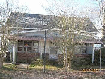 2nd image of 207 Fairview St