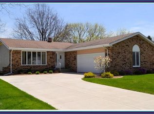 1211 Woodhollow Ct, Schererville, IN 46375