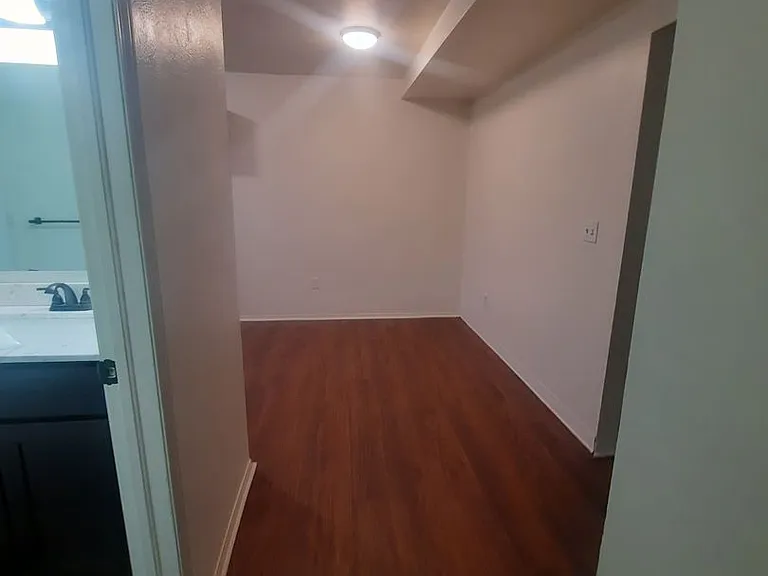 518 22nd St #4 — Photo 9