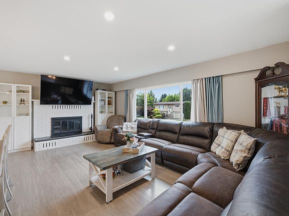 4th image of 8762 Cornwall Cres
