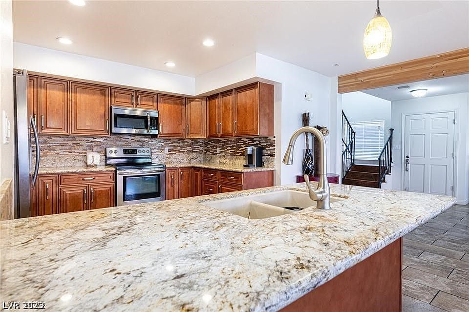 1st image of 733 Spyglass Ln
