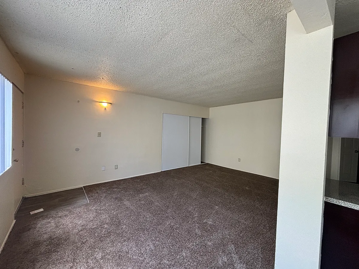 Building Photo - 3565 Island Ave #3