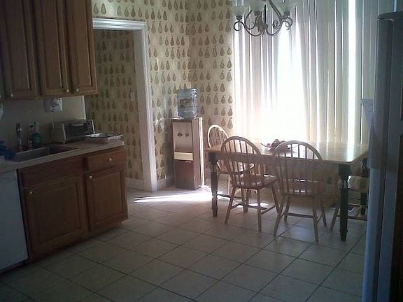 KITCHEN / DINETTE