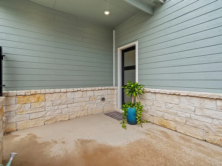 602 Sandy Bay Ln — Photo 3