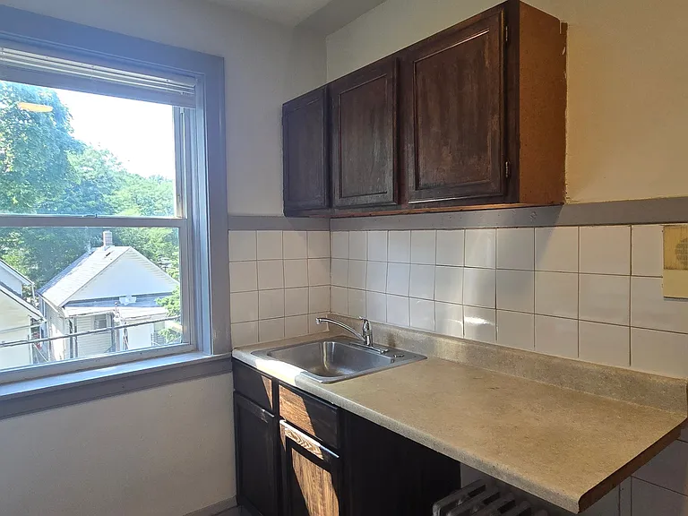 836 N Massasoit Ave #2B — Photo 6