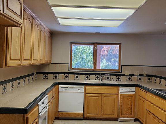 3rd image of 11193 Coopers Ct