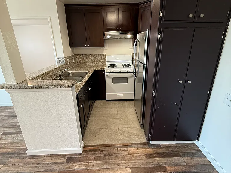 1600 W Carson St #212 — Photo 13