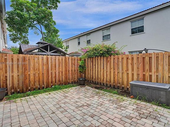 2nd image of 1016 NE 208th St #1016