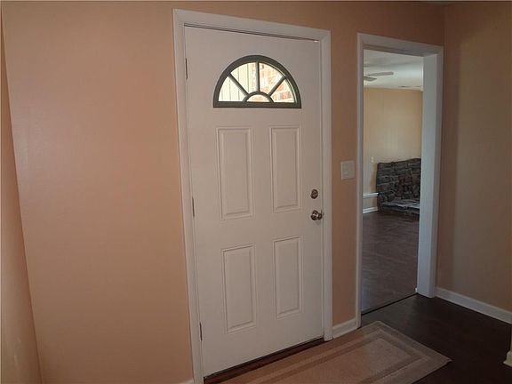 4th image of 225 Craig St