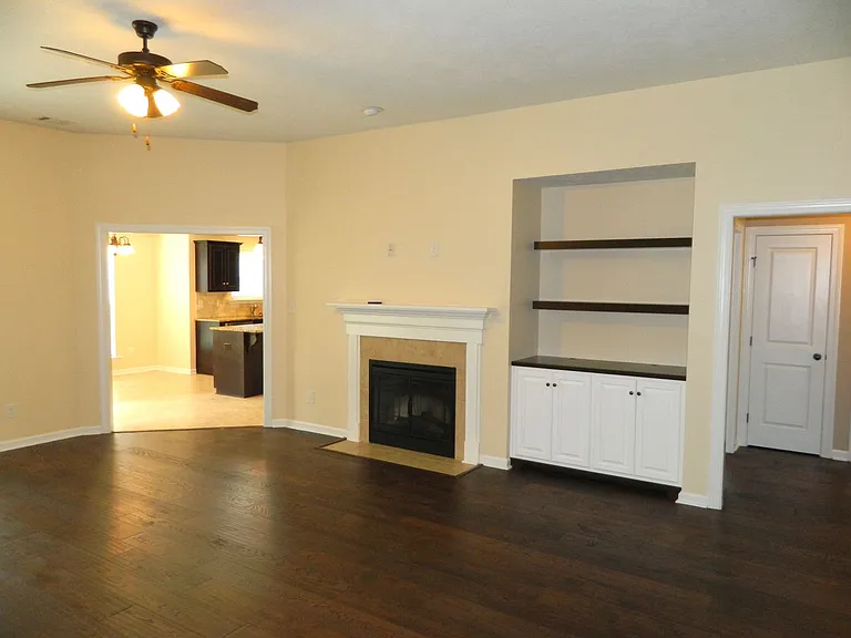 498 Sebastian Dr — Photo 8