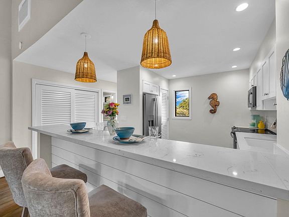 4th image of 3788 Lower Honoapiilani Rd APT E205