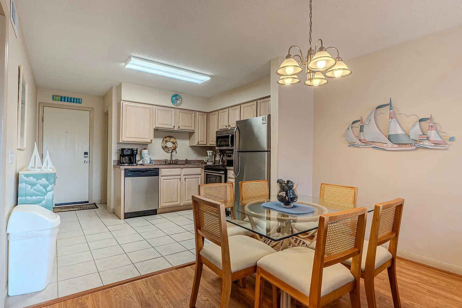 2 bed, 2.0 bath, 882 sqft, $2,636 — Photo 4