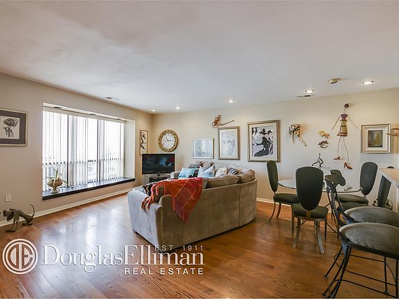 4th image of 822 Broadway