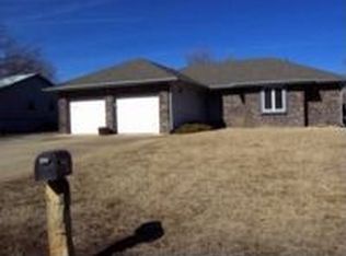 1337 Parkwood Dr, Salina, KS 67401