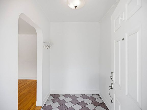 5th image of 8203 Wallingford Ave N