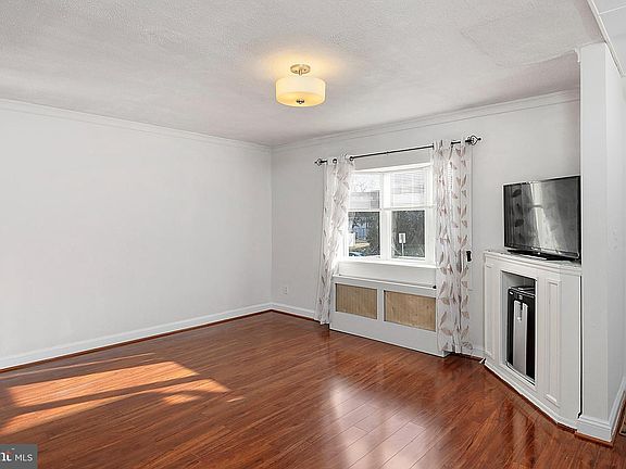 3rd image of 951 Elm Ridge Ave