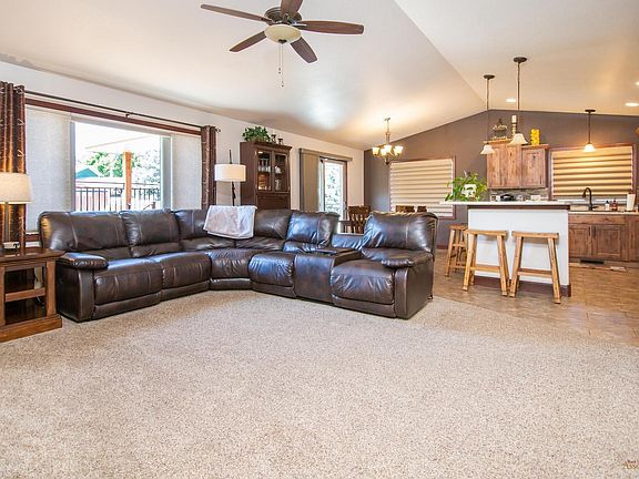 5th image of 7289 Castlewood Dr