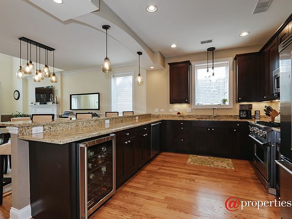 Huge kitchen, wood cabinets, granite & stainless