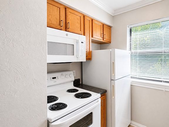 3rd image of 1429 NW 24th St APT 217