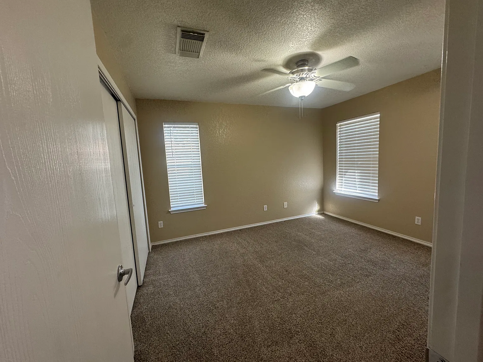 307 Amberdale Oak — Photo 2