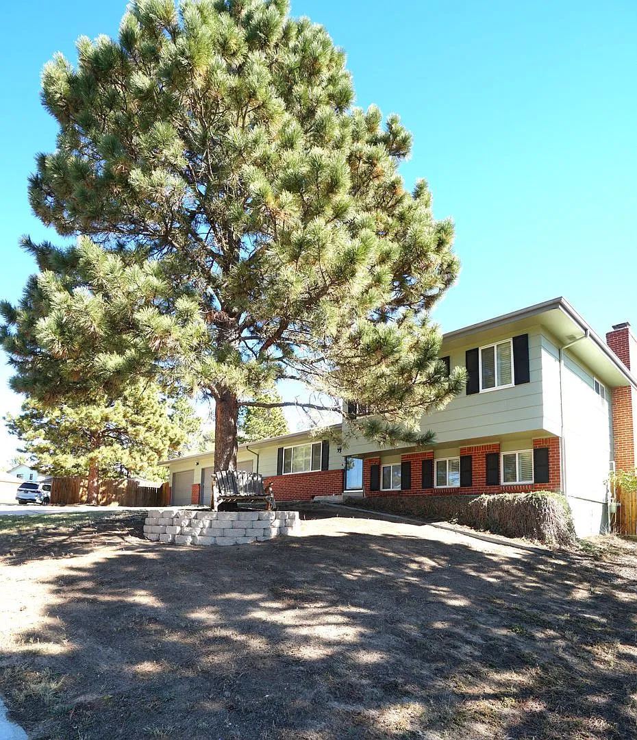 3325 Cortina Drive — Photo 2