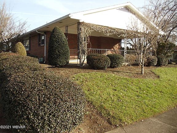 4th image of 321 Allen St