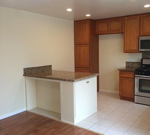 Kitchen Peninsula, Refrigerator will be included