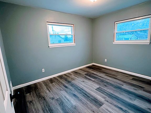 5th image of 457 Stewart Ave