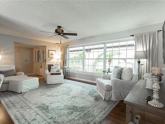 5th image of 1400 73rd Cir NE