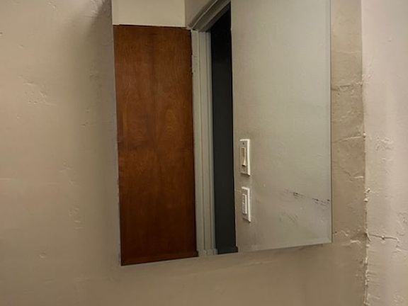 3rd image of 1409 Woodlawn Ave