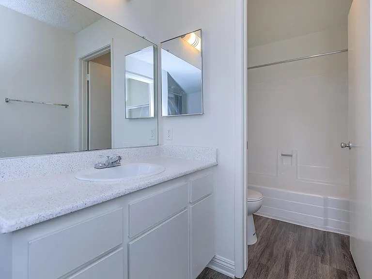 Country Hills Apartment Homes — Photo 18