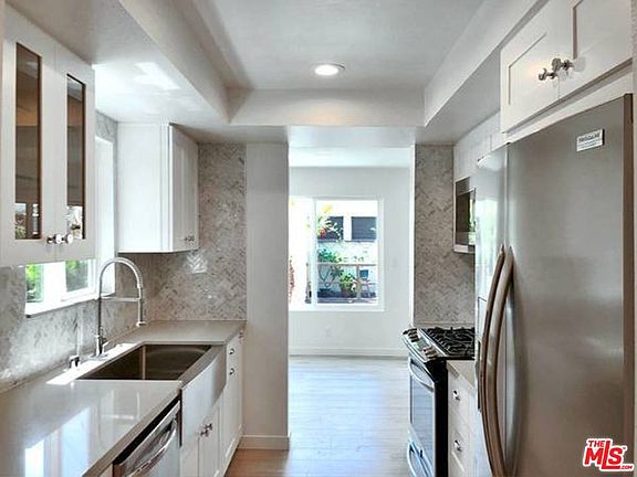 4th image of 853 N Hayworth Ave APT 104