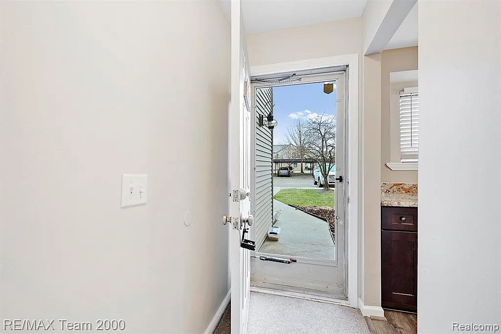 2 bed, 2.0 bath, 1028 sqft, $1,700 — Photo 2