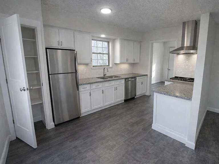 5423 Grace Point Ln — Photo 2