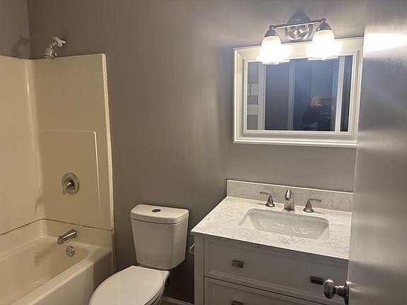 4th image of 604 Chaparral Dr