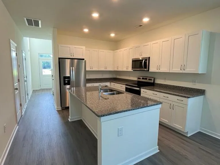 1417 Creekfront Dr — Photo 3