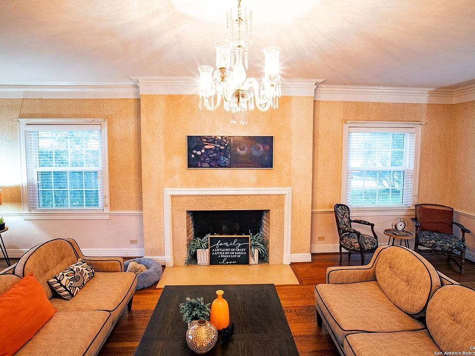 1st image of 2141 W Gramercy Pl