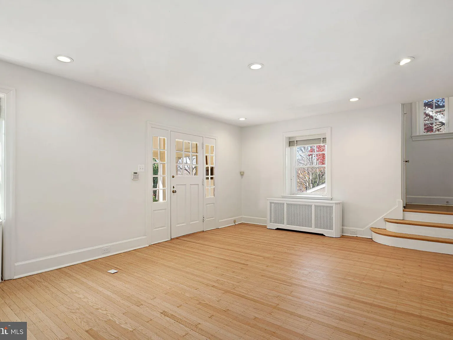 4 bed, 2428 sqft, $4,295 — Photo 4