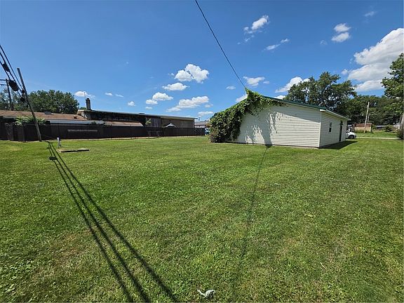 5th image of 1104 Manor Ave