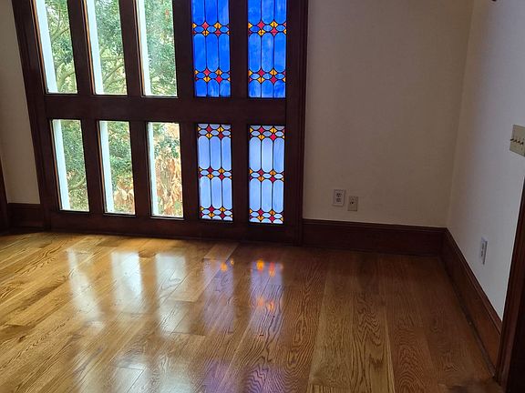 3rd image of 926 2nd St #2